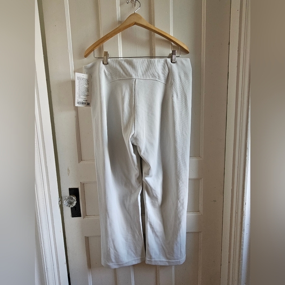 Lululemon Ribbed Softstream zip leg cropped - Picture 2 of 4